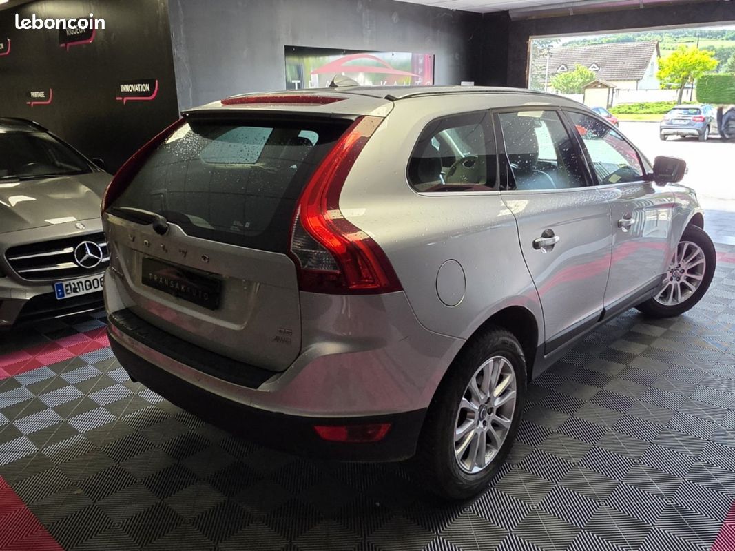 VOLVO XC60 D5 AWD Summum Geartronic A (image 4)