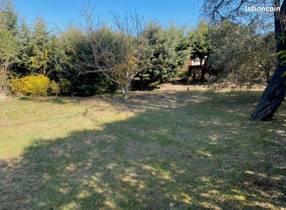 Terrain 2 122 m² Saint Maximin La Sainte Baume · à Saint-Maximin-la-Sainte-Baume · 180 000 €