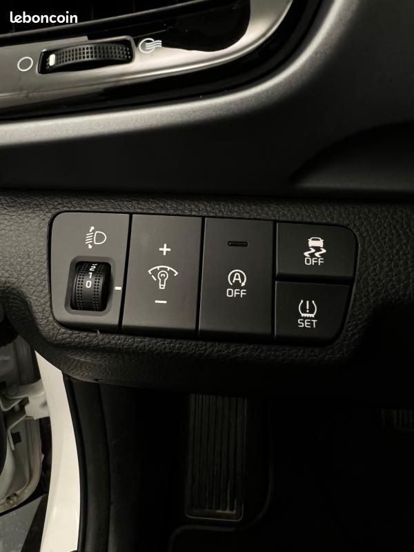 Kia Stonic 1.0 T-GDi 100 ch MHEV DCT7 Active (image 21)