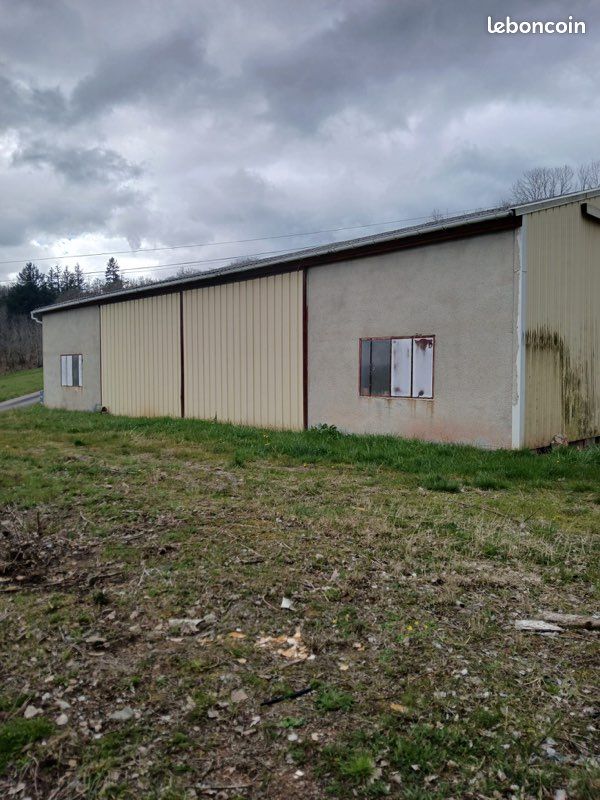 Hangar + terrain · à Laval-Roquecezière · 50 000 €