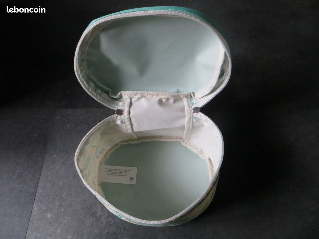Trousse De Toilette Grise Yves Rocher - Neuve Avec étiquettes, Pratique Pour Voyages