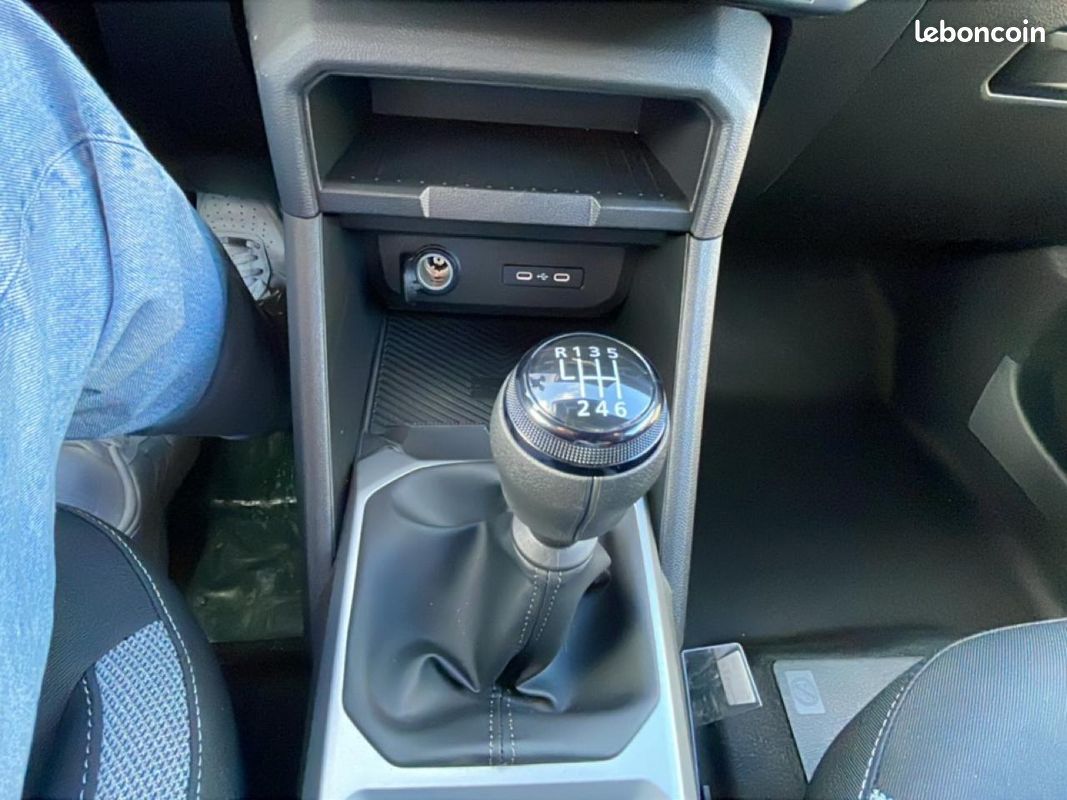 DACIA DUSTER 1.2 mild hybrid 140 journey (image 22)