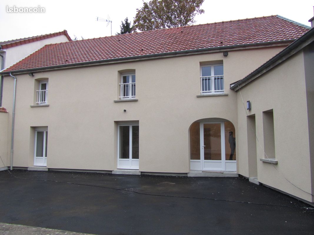 Maison 5 pièces 145 m² · à Coeur-de-la-Vallée · 145 m² · 900 €