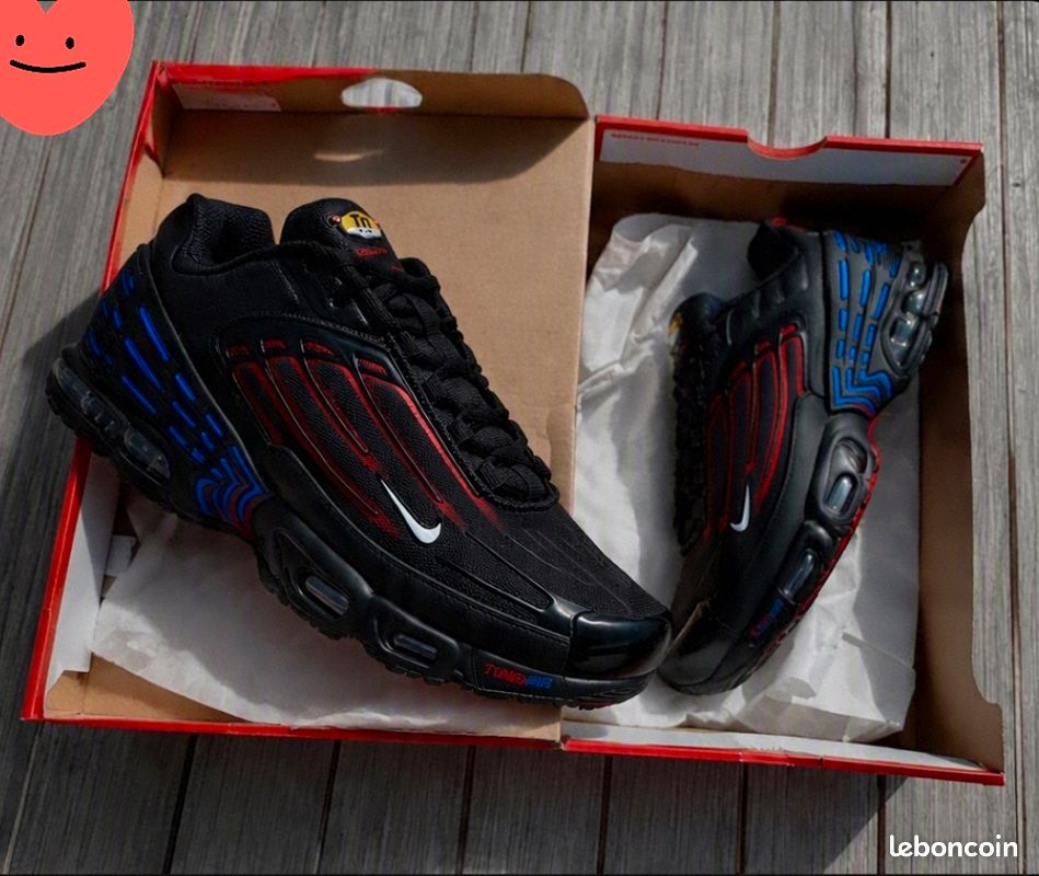 Paire de Nike Air Max Plus TN en taille 39, coloris noir / rouge / bleu (image 2)