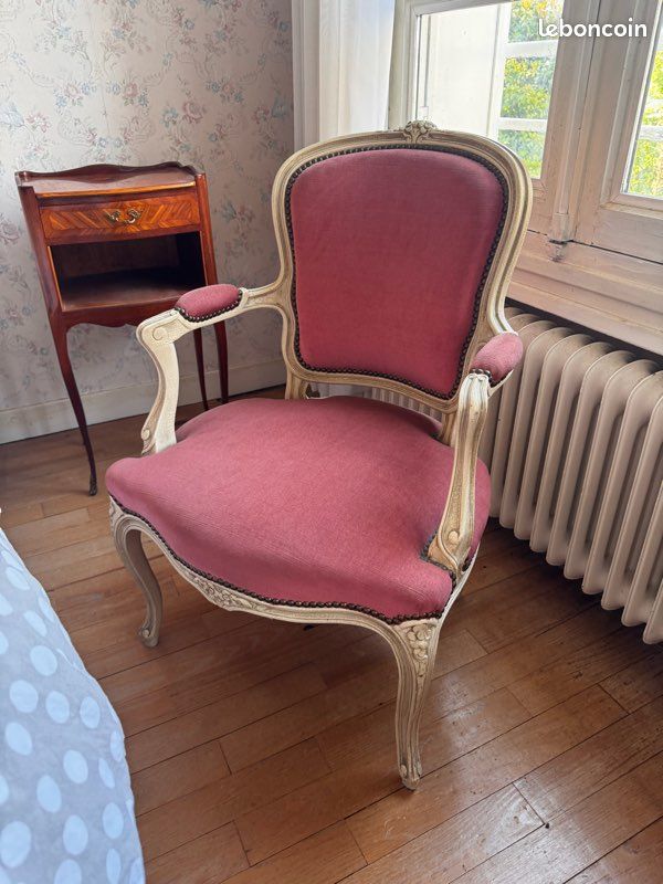 Fauteuil cabriolet avec repose-pied rouge similicuir