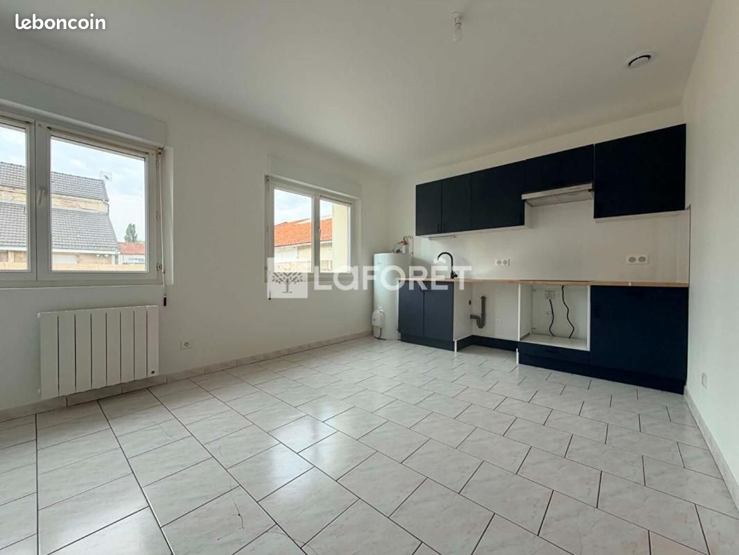 Appartement 3 pièces 93 m² · à Attigny · 93 m² · 580 €/mois