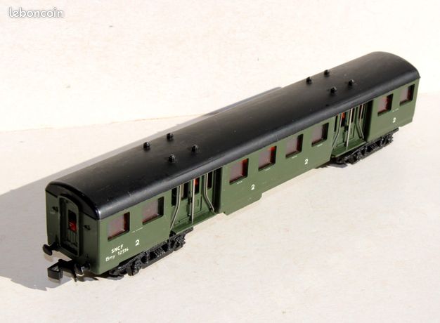 HORNBY HO 735 Voiture de banlieue 2ème classe et fourgon. EUR 18,00 - FR