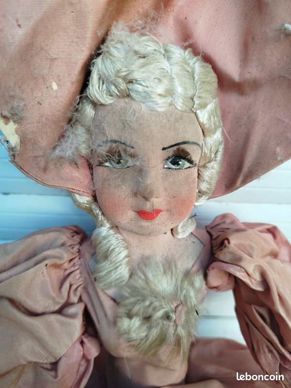 petite poupée ancienne en porcelaine sorti de grenier non nettoyer a identifier