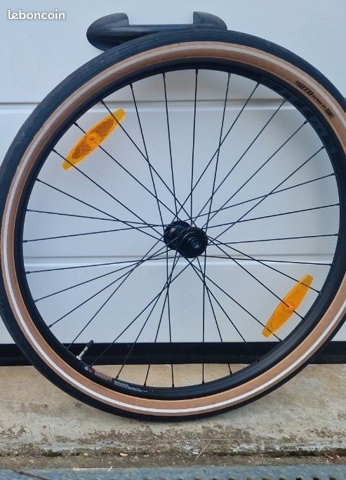 Roue avant (réservée ) (image 1)