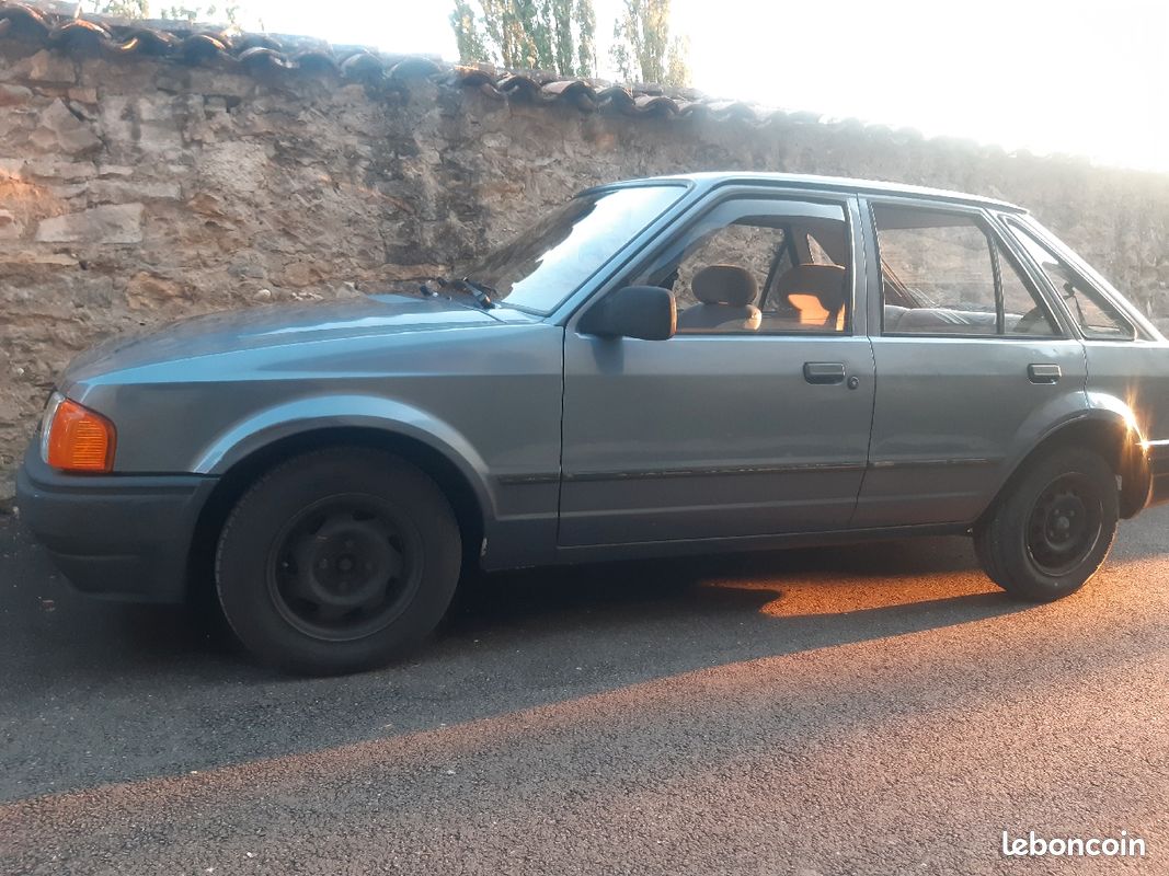 Ford Escort 1,3 CL - Voitures