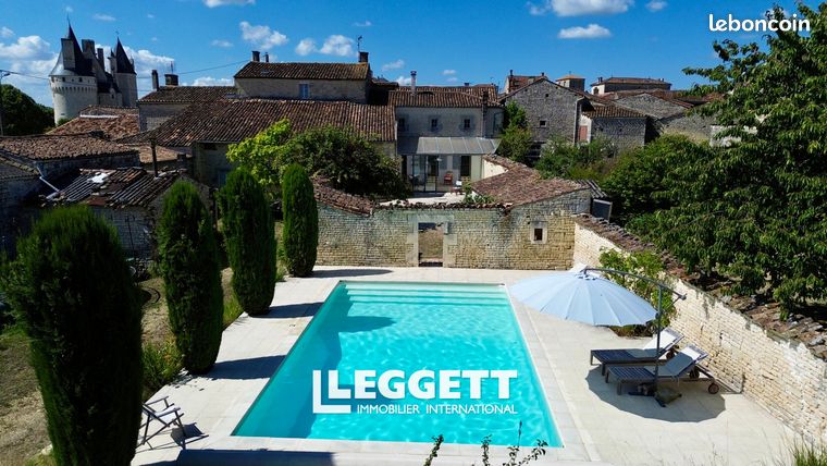 Maison 8 pièces 245 m²