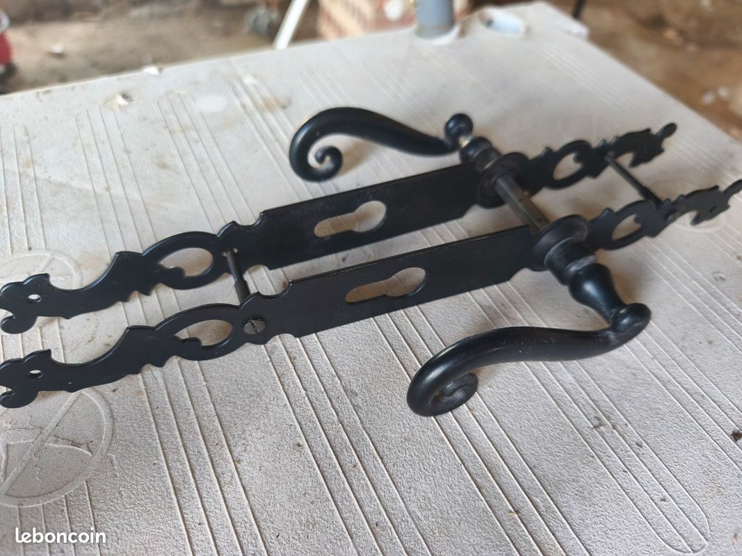 Poignée de porte fer forgé (image 1)