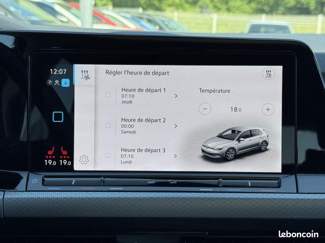 VOLKSWAGEN GOLF 8 VIII 2.0 TDI 116ch DSG 7 Active Pano Matrix Navi CarPlay Acc Siege Chauffant (image 17)