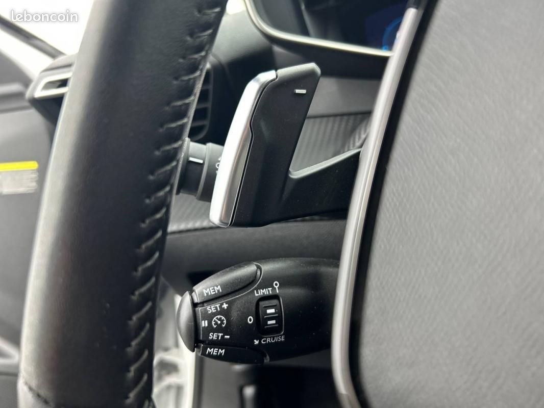 Peugeot 2008 BlueHDi 130 S&S EAT8 - Allure Pack (image 20)