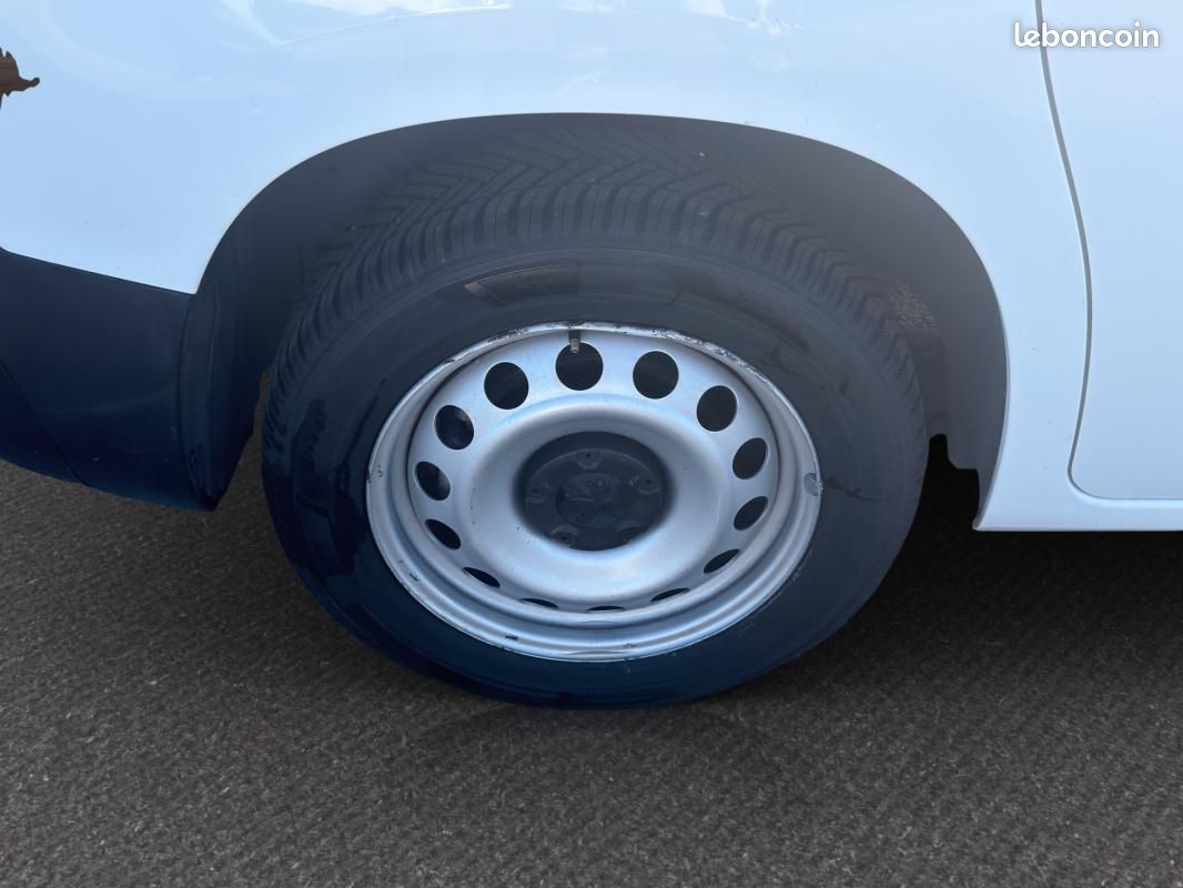 Peugeot Partner FOURGON STANDARD 650 KG BLUEHDI 130 S&S BVM6 ASPHALT (image 19)
