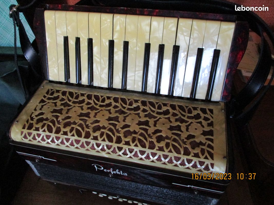 Ancien accordéon de piano ADLER PERFEKTA rouge (image 10)