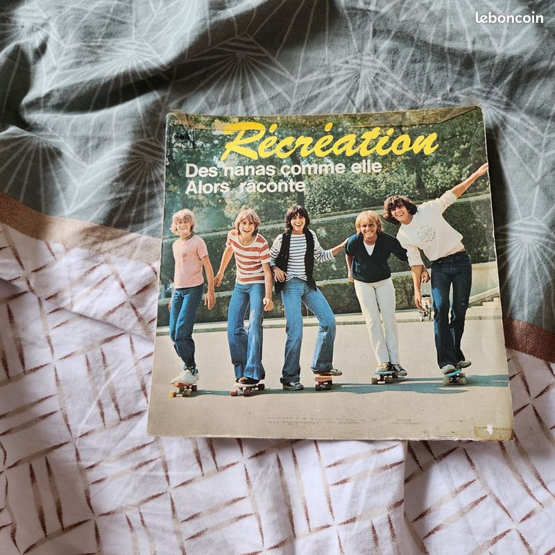 Récréation - Des nanas comme elle / Alors raconte - 45T (image 1)