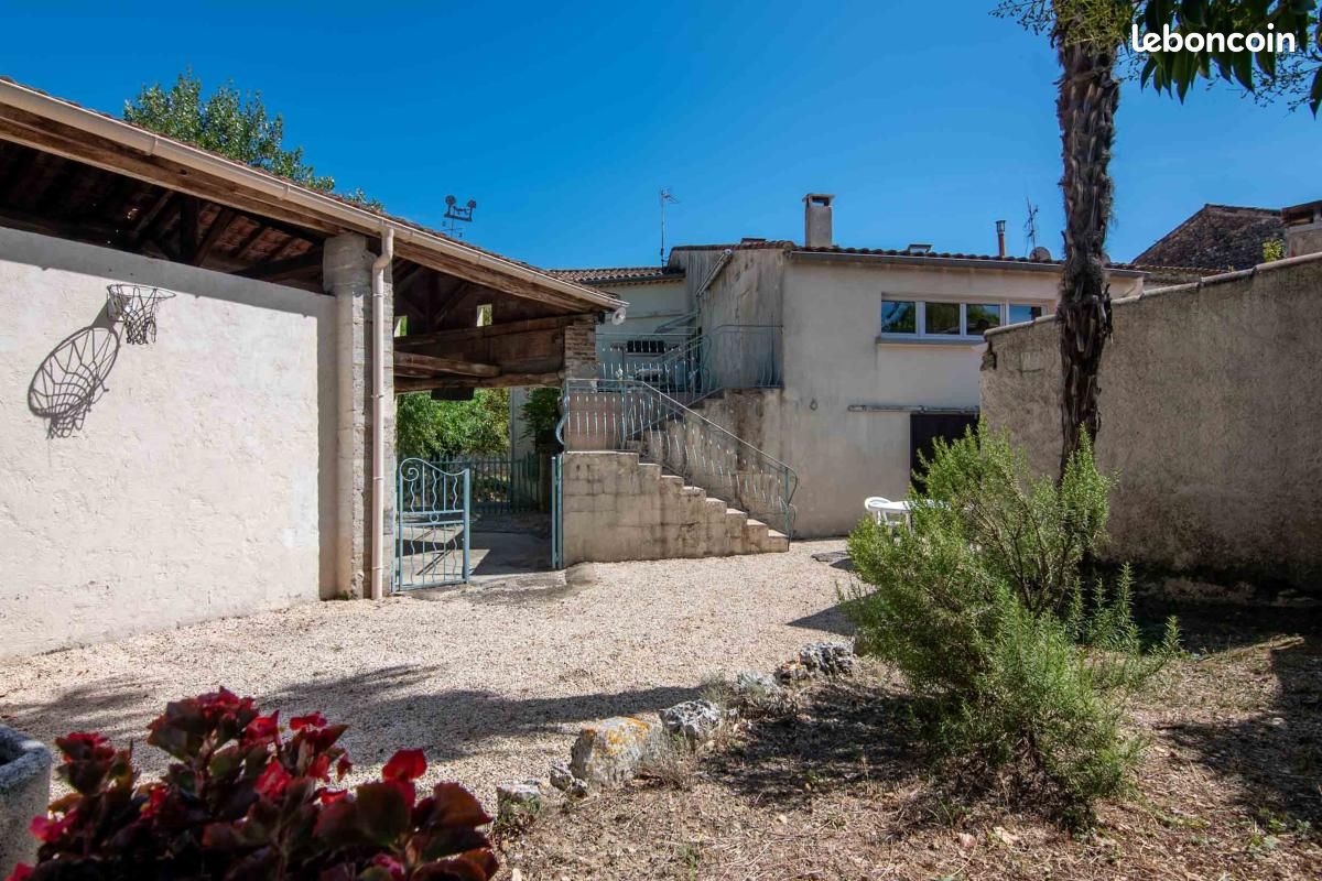 Maison 7 pièces 161 m² · à Allègre-les-Fumades · 161 m² · 215 000 €