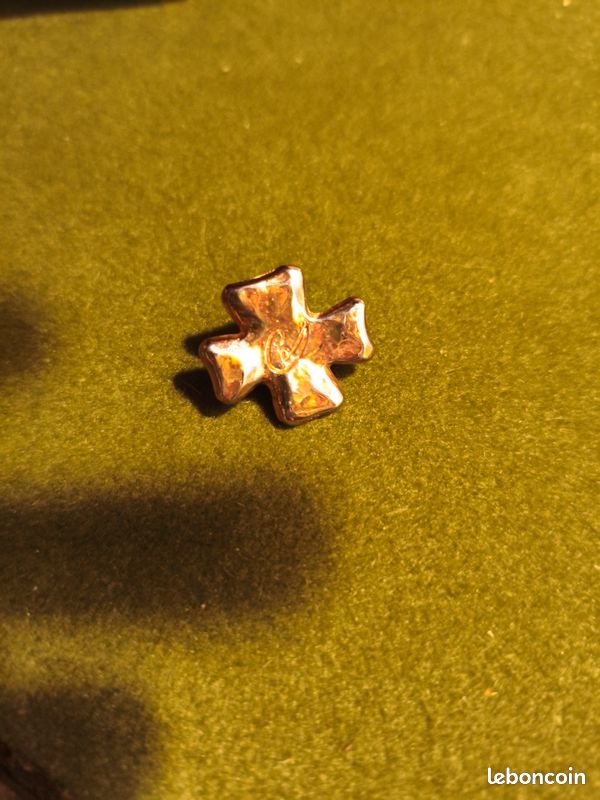 Pins Christian Lacroix (image 7)