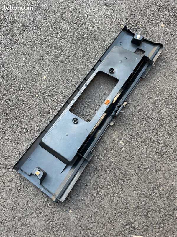 Support plaque Passat 35i b3 neuf (image 2)