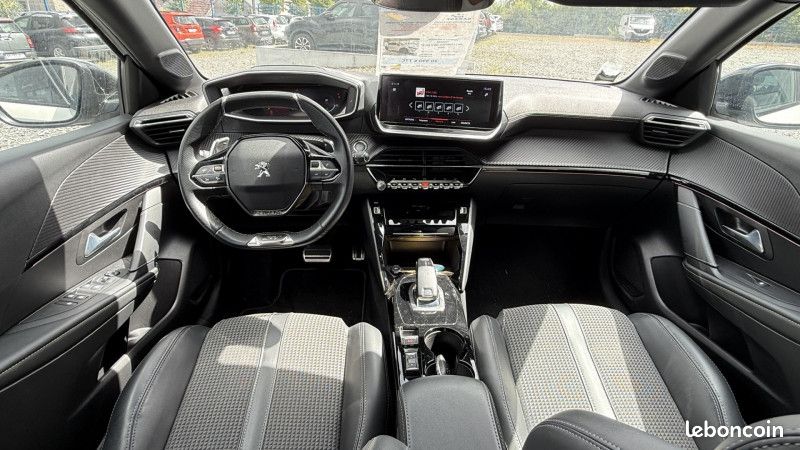 Peugeot 208 1.2 PURETECH 100CH S&S GT EAT8 (image 4)