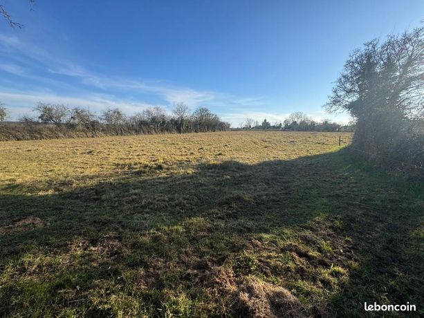 Terrain 691 m² Ainay Le Chateau