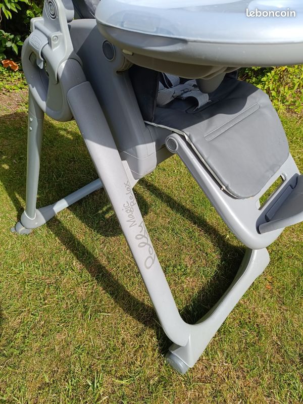 Vends chaise haute bébé chicco polly magic relax (image 2)