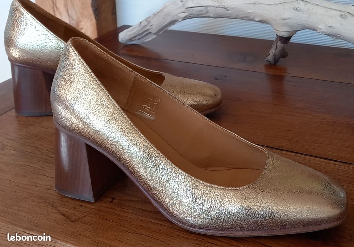 Escarpins chaussures femme Bobbies dorées Chaussures