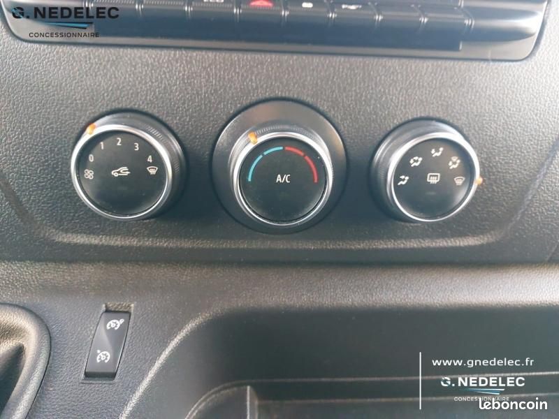 Renault Master Fg F3300 L2H2 2.3 Blue dCi 135ch Confort Euro6 (image 20)