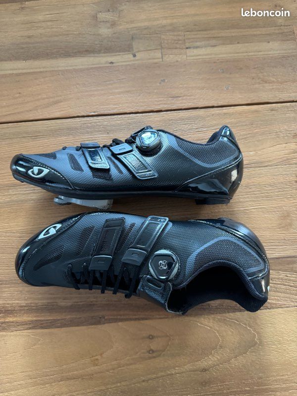Chaussures Vélo Route Giro Sentrie Techlace – Carbone – Homme EU 42,5 / US 9,5 – Neuves