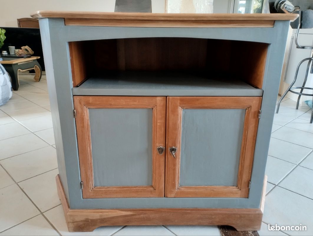 Meuble TV avec plateau amovible (image 1)