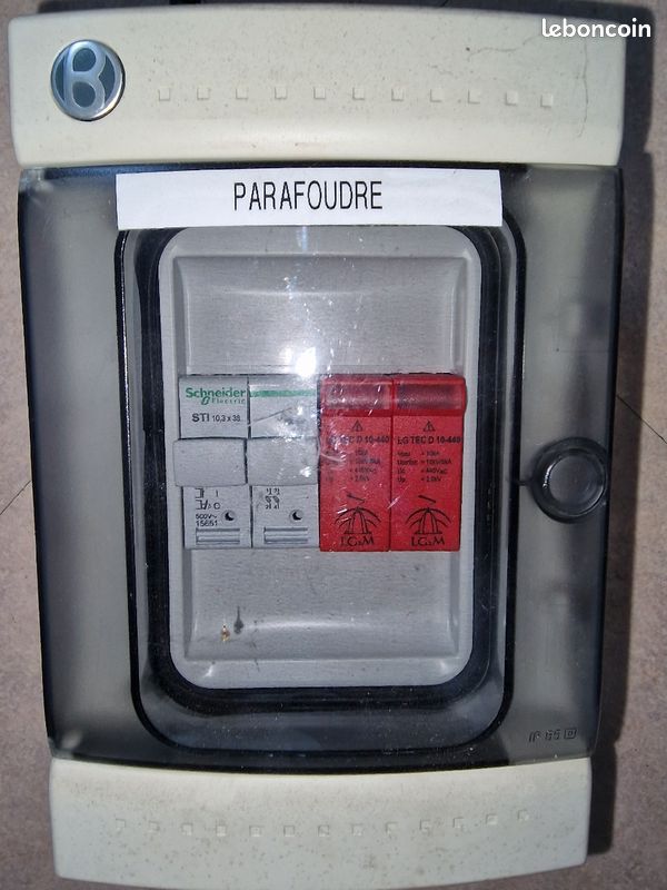 Coffret parafoudre (image 1)