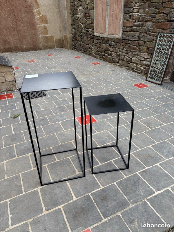 Deux consoles métal (image 1)