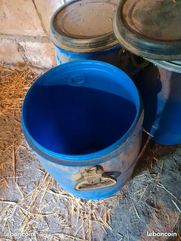 Lot de 3 futs de 60 litres TBE contenu que du blé (image 3)