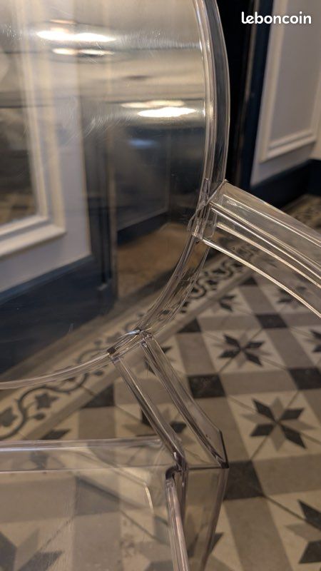 Chaise transparente Louis Ghost (image 4)