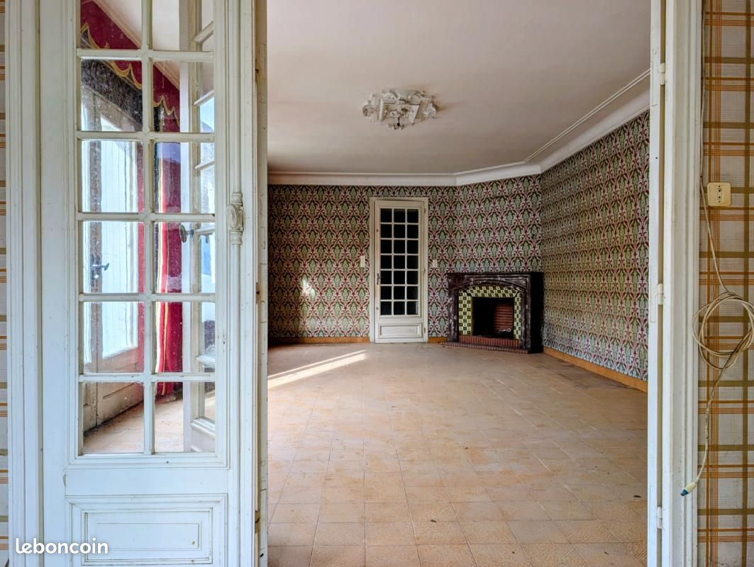 Maison 8 pièces 226 m² · à Saint-Fulgent · 226 m² · 180 000 €