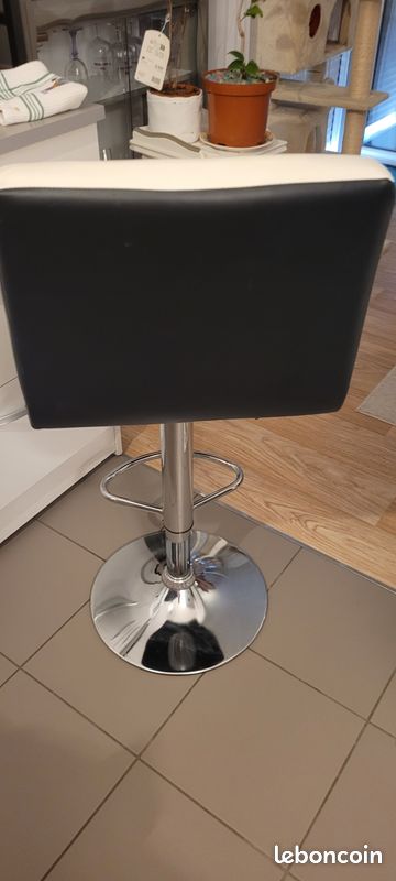 Table bar et fauteuils (image 6)