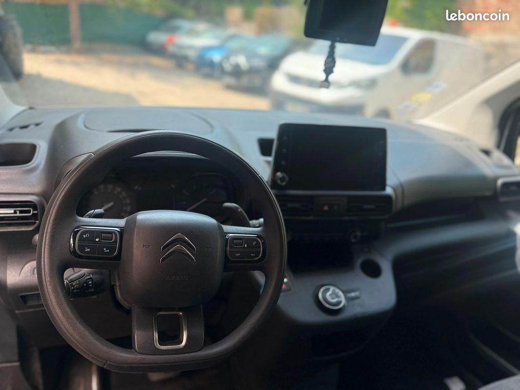 Berlingo van m 650 bluehdi 130 s&s eat8 driver (image 5)