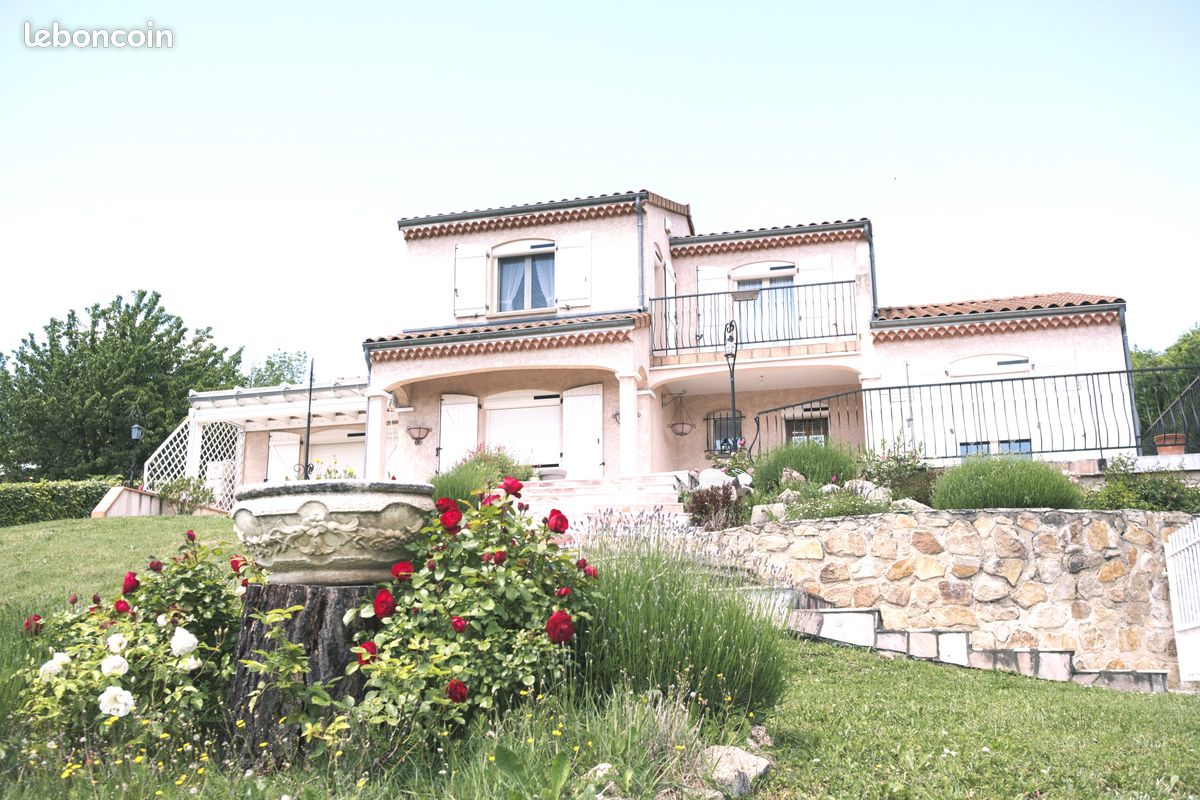 Maison 7 pièces 172 m² · à La Roche-Blanche · 172 m² · 499 000 €