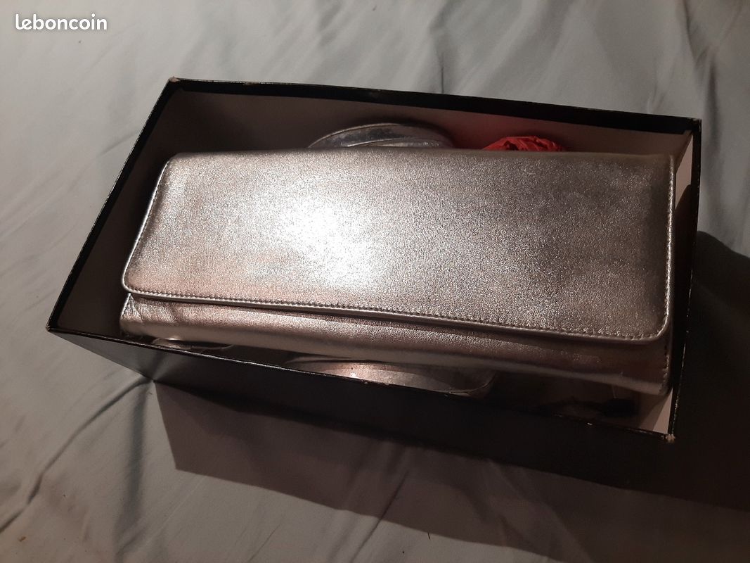 Pochette cuir grainé Free Lance (image 1)