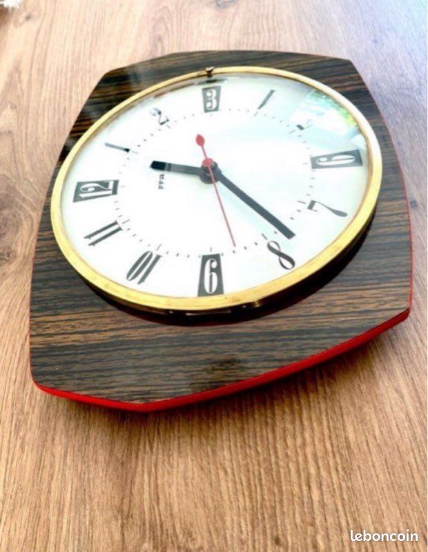 FONCTIONNE Pendule / horloge murale FFR Formica marron rouge 1950-1970 (vintage 50s-70s) #61 (image 4)