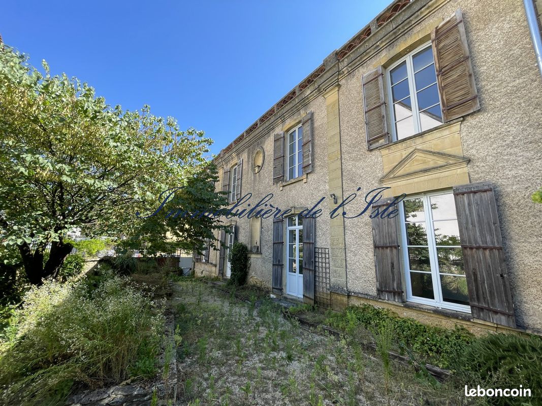 Maison 11 pièces 280 m² · à Sarlat-la-Canéda · 280 m² · 672 880 €