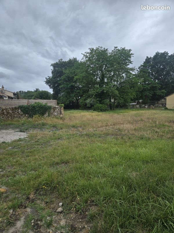 Terrain à bâtir de 700 m² à LANDIRAS (33) · 79 000 €