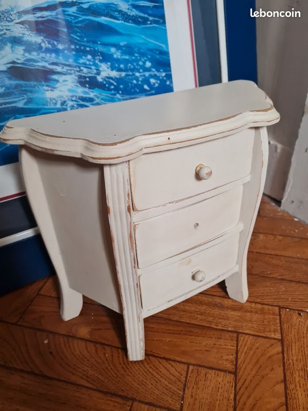 Petit meuble pour poupons (image 1)