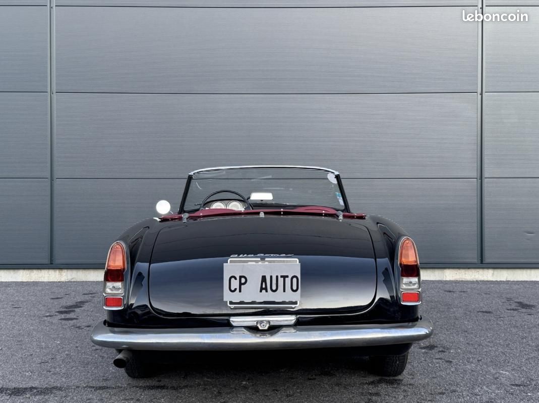 Alfa Romeo 2000 SPIDER TOURING TRÈS BEL ÉTAT 3500 KMS (image 5)