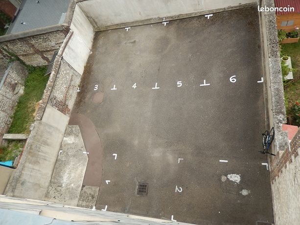 Place parking cour intérieure quartier préfecture / fac de droit