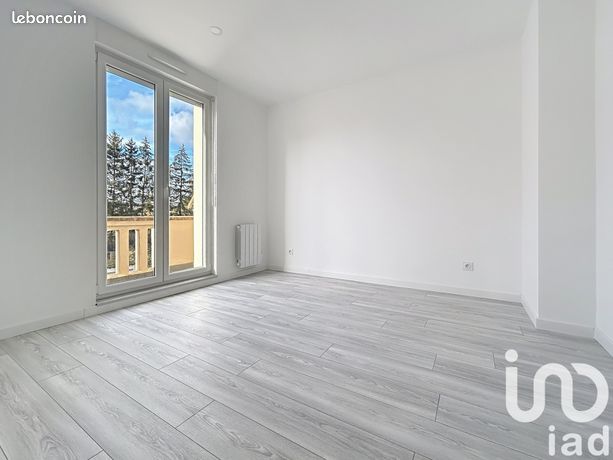 https://img.leboncoin.fr/api/v1/lbcpb1/images/4c/c5/d6/4cc5d64af3c34a984c7220a568bb7c3109ea793c.jpg?rule=ad-image