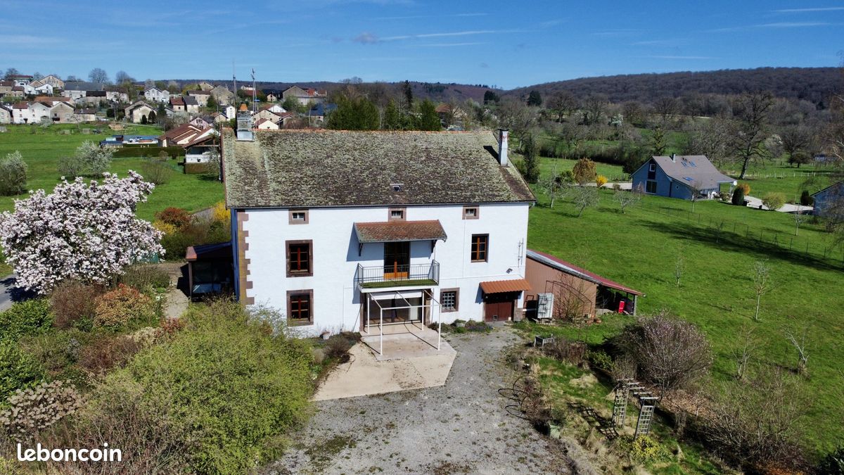 Maison 8 pièces 206 m² · à Fougerolles-Saint-Valbert · 206 m² · 256 000 €