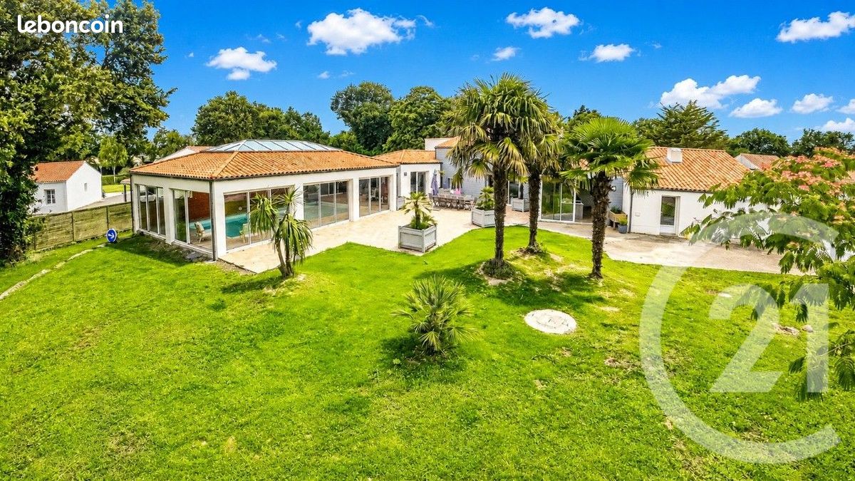 Maison 8 pièces 256 m² · à Landevieille · 256 m² · 699 000 €