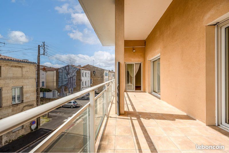 Parking 5 pièces 170 m² · à Niort · 170 m² · 1 250 €